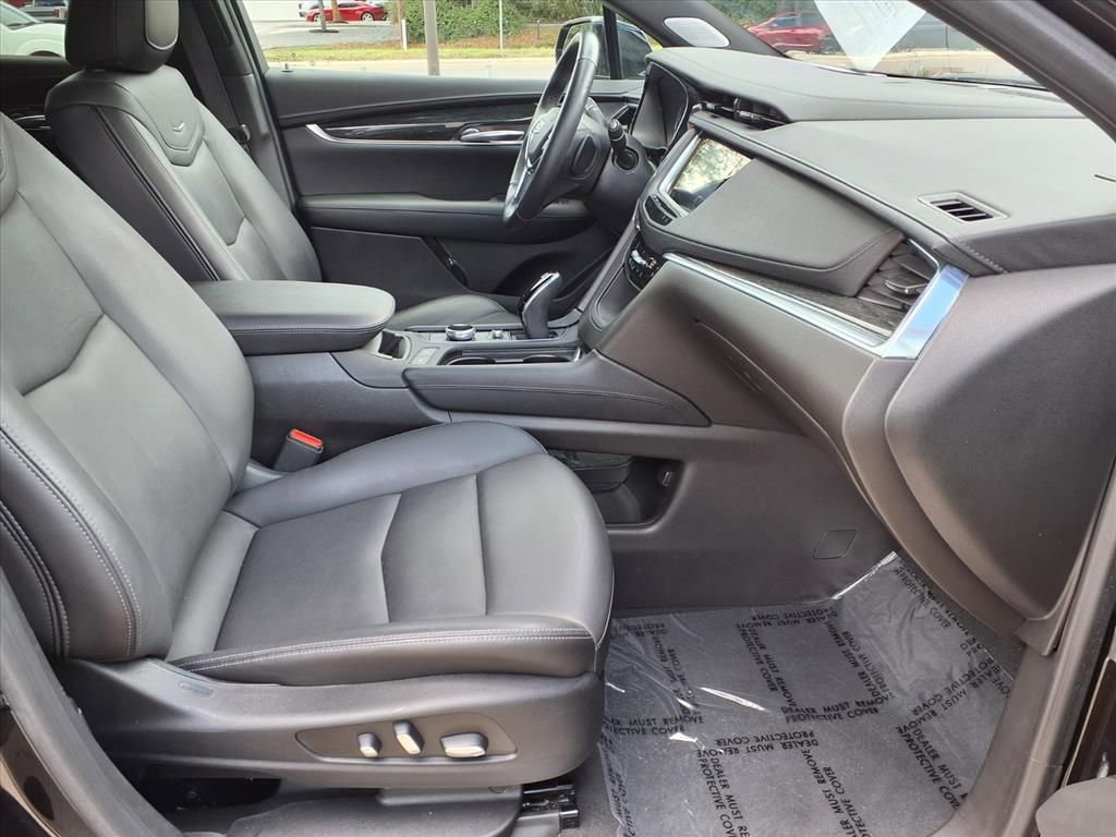 Certified 2022 Cadillac XT5 Premium Luxury FWD image 9