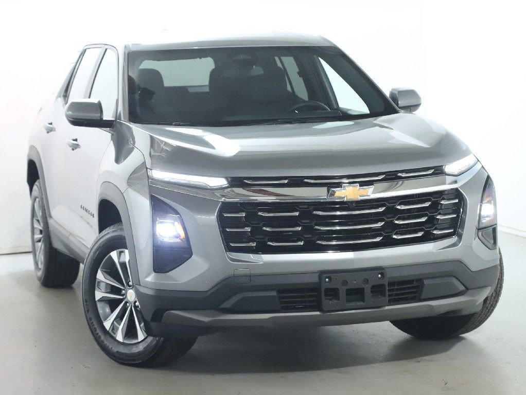 Used 2025 Chevrolet Equinox LT FWD image 2