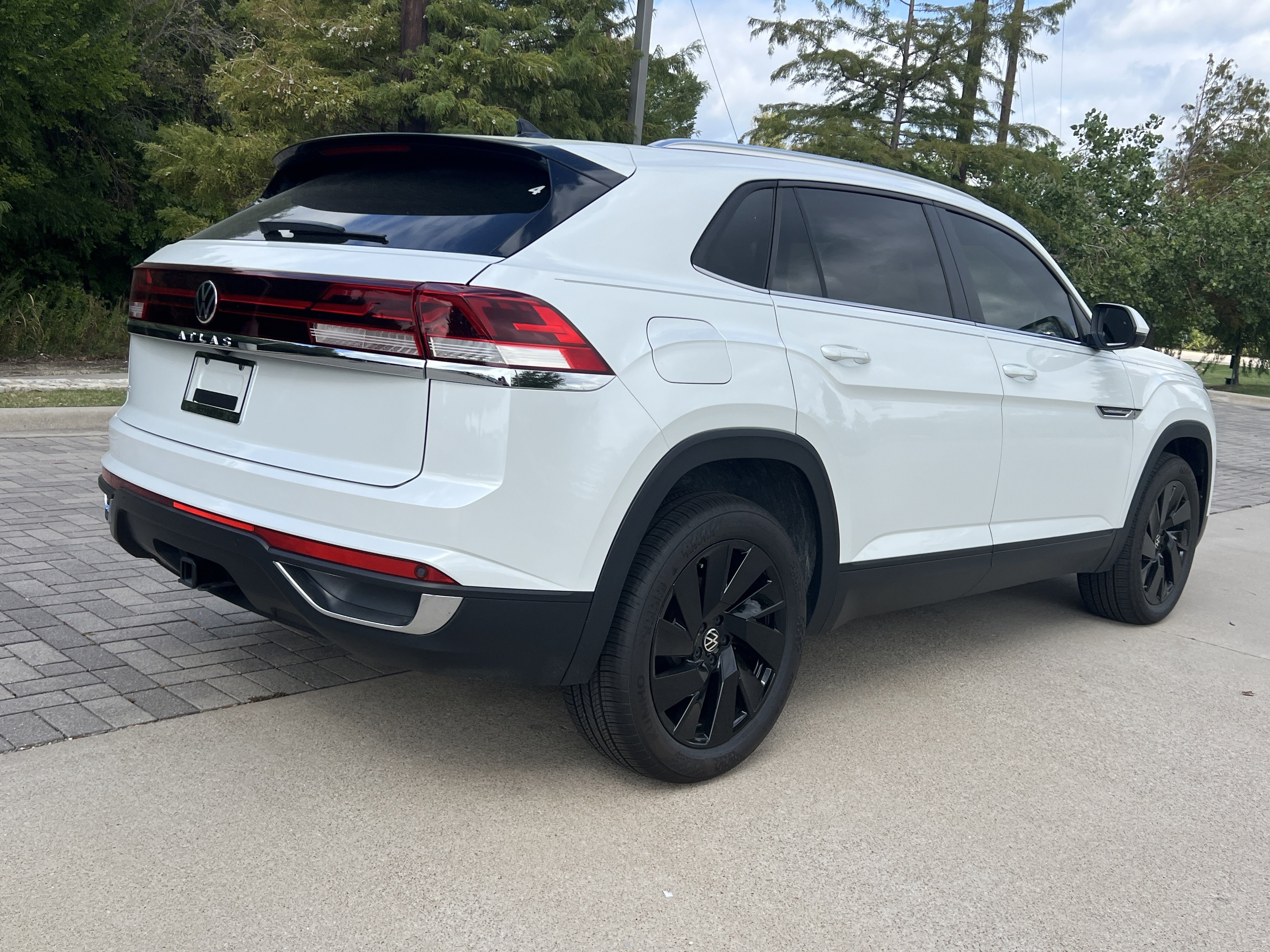 Certified 2026 Volkswagen Atlas Cross Sport SE FWD image 9