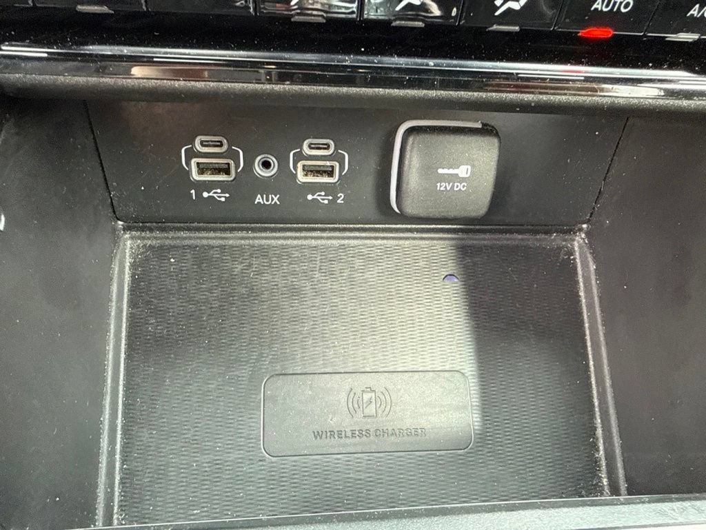 Used 2024 Jeep Grand Cherokee Altitude AWD/4WD image 21