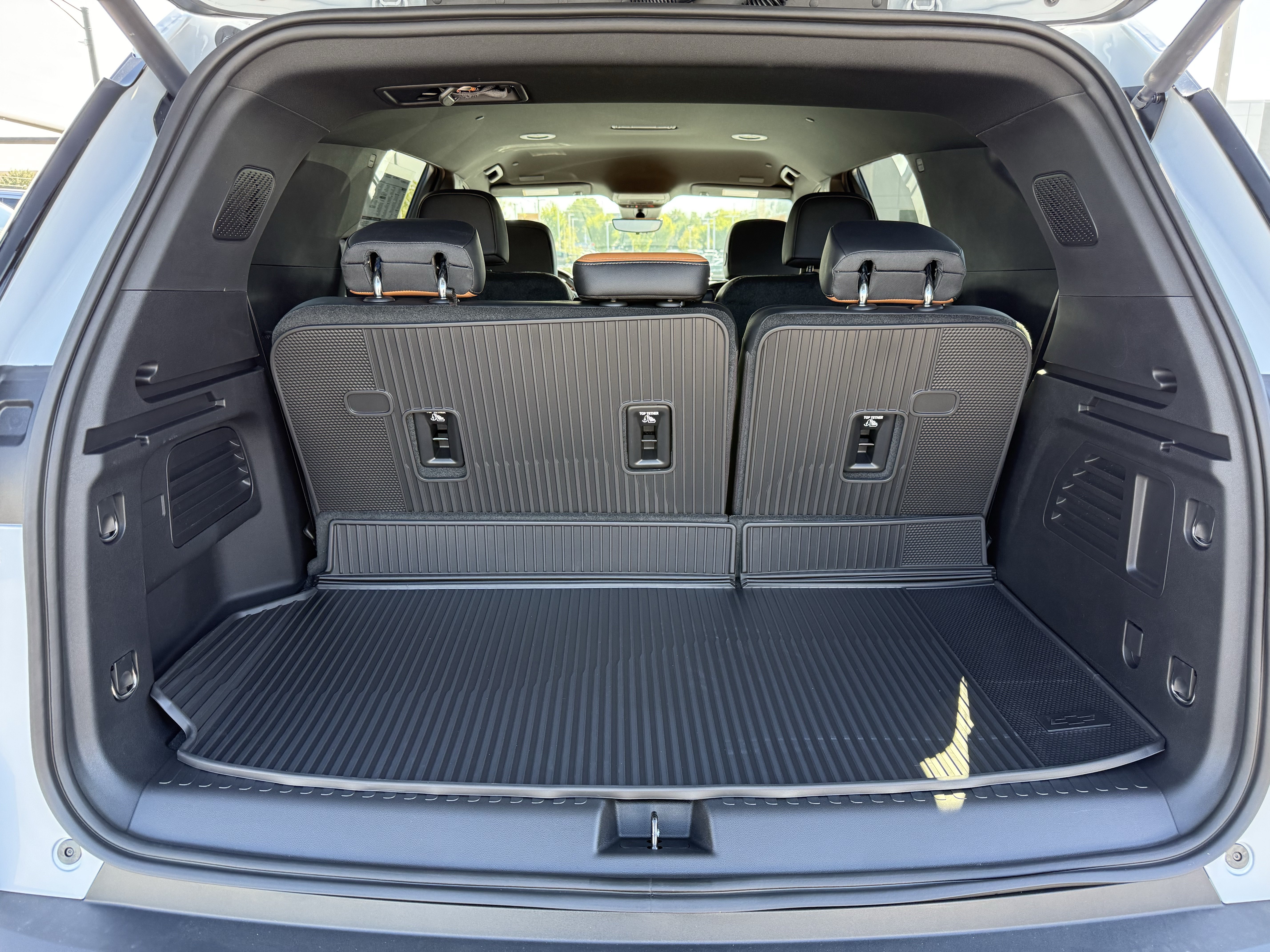 New 2027 Chevrolet Traverse Z71 w/ Enhanced Driving Package AWD/4WD image 33