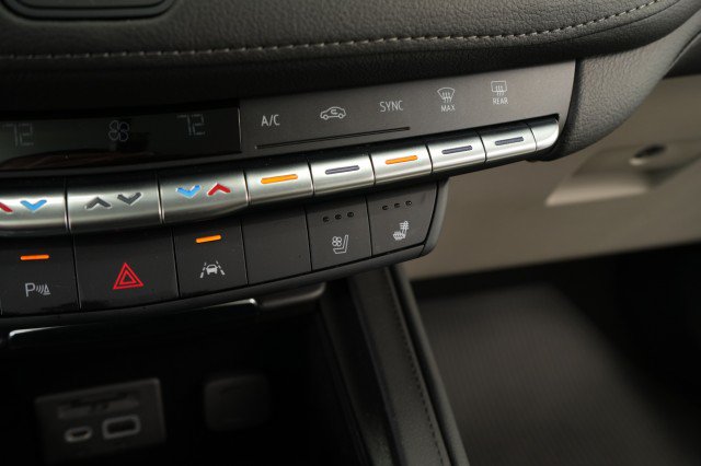 Used 2023 Cadillac XT4 Premium Luxury AWD/4WD image 40