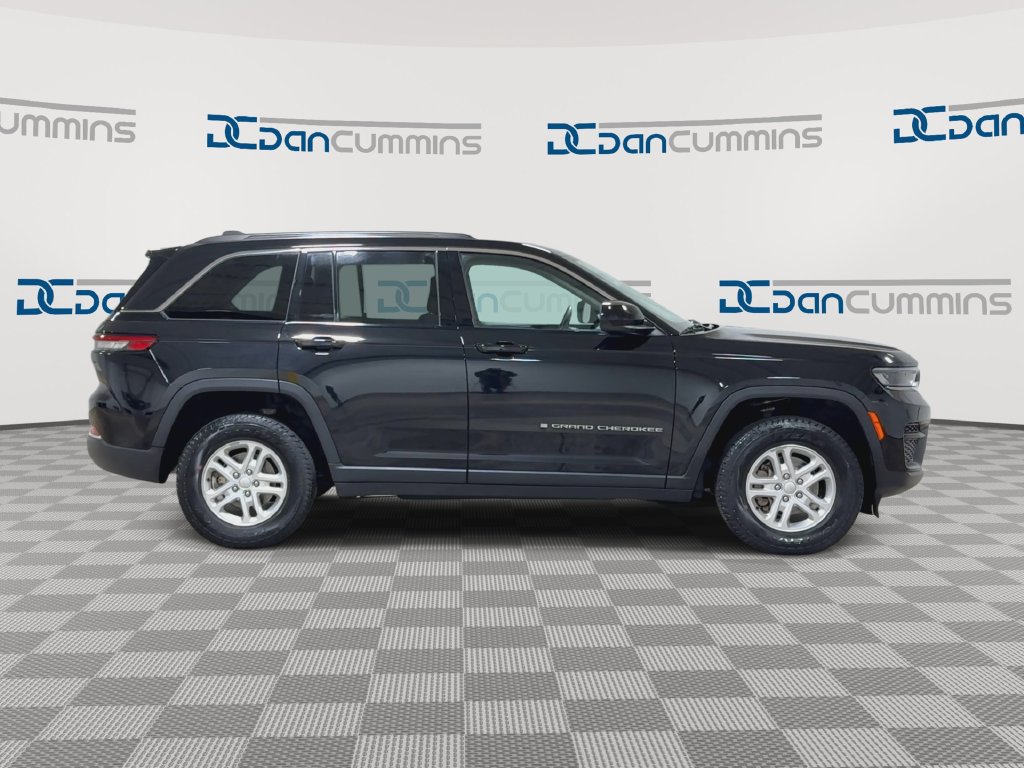 Used 2023 Jeep Grand Cherokee Laredo w/ Luxury Tech Group I AWD/4WD image 9