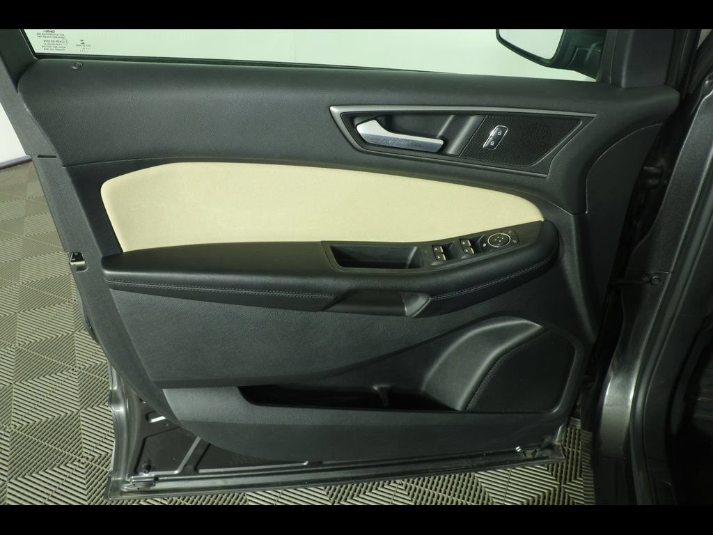 Used 2016 Ford Edge SE FWD image 15