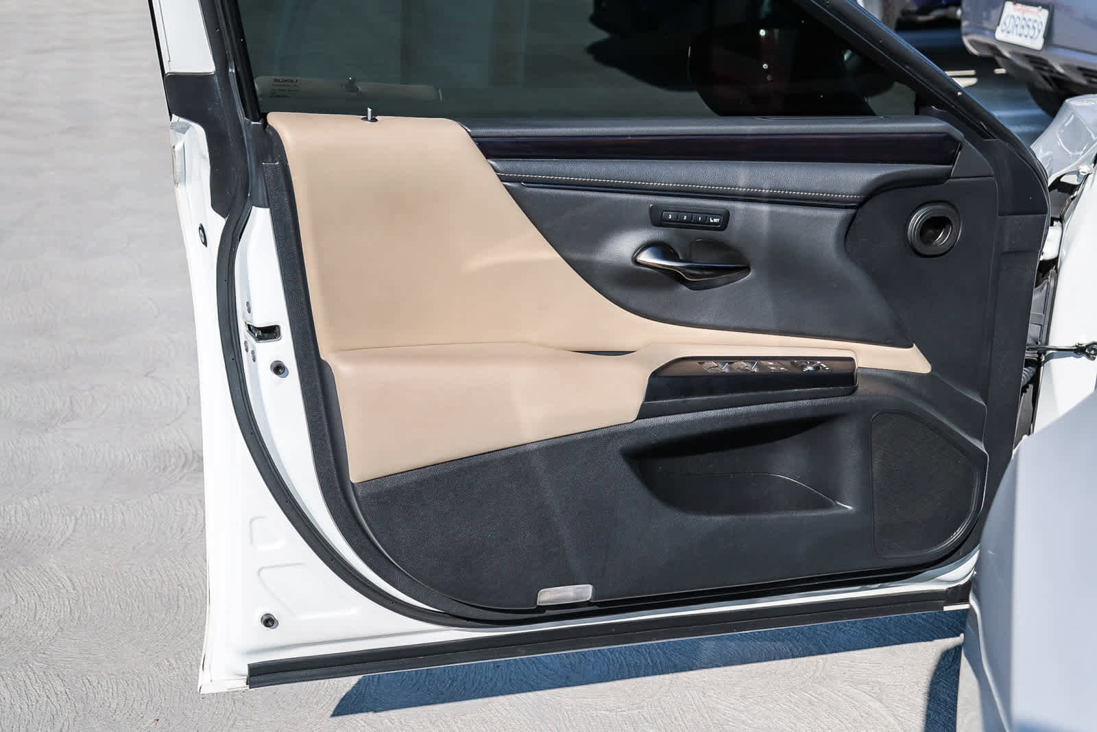 Used 2021 Lexus ES 300h w/ Premium Package image 27