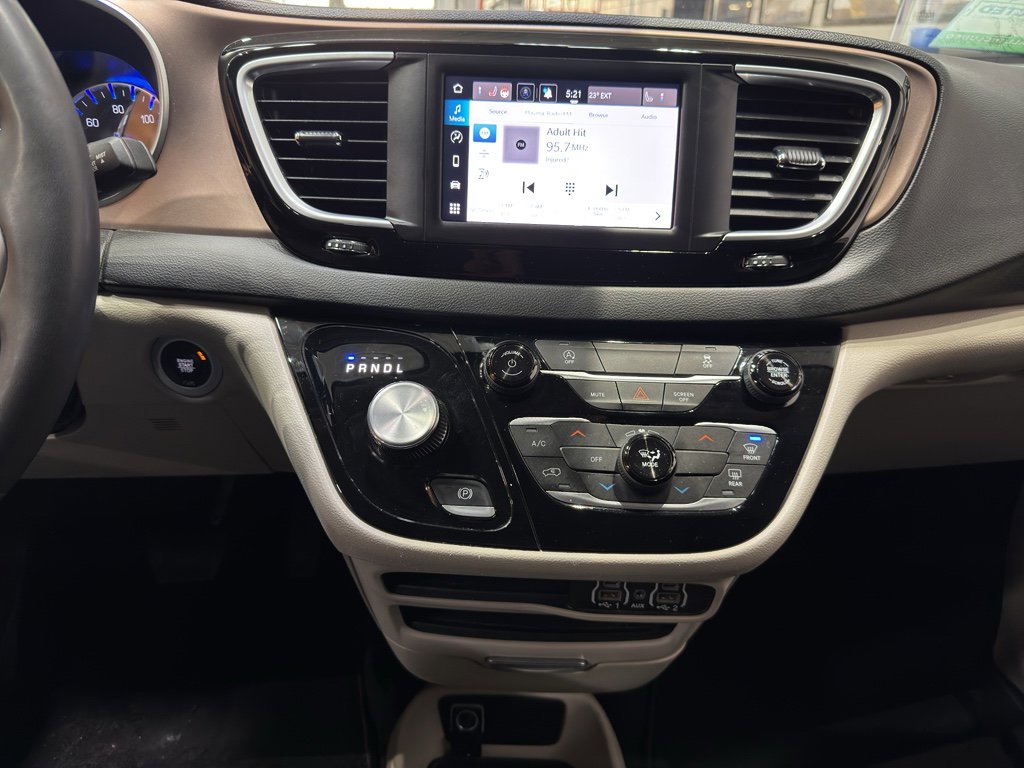 Used 2024 Chrysler Voyager LX image 30