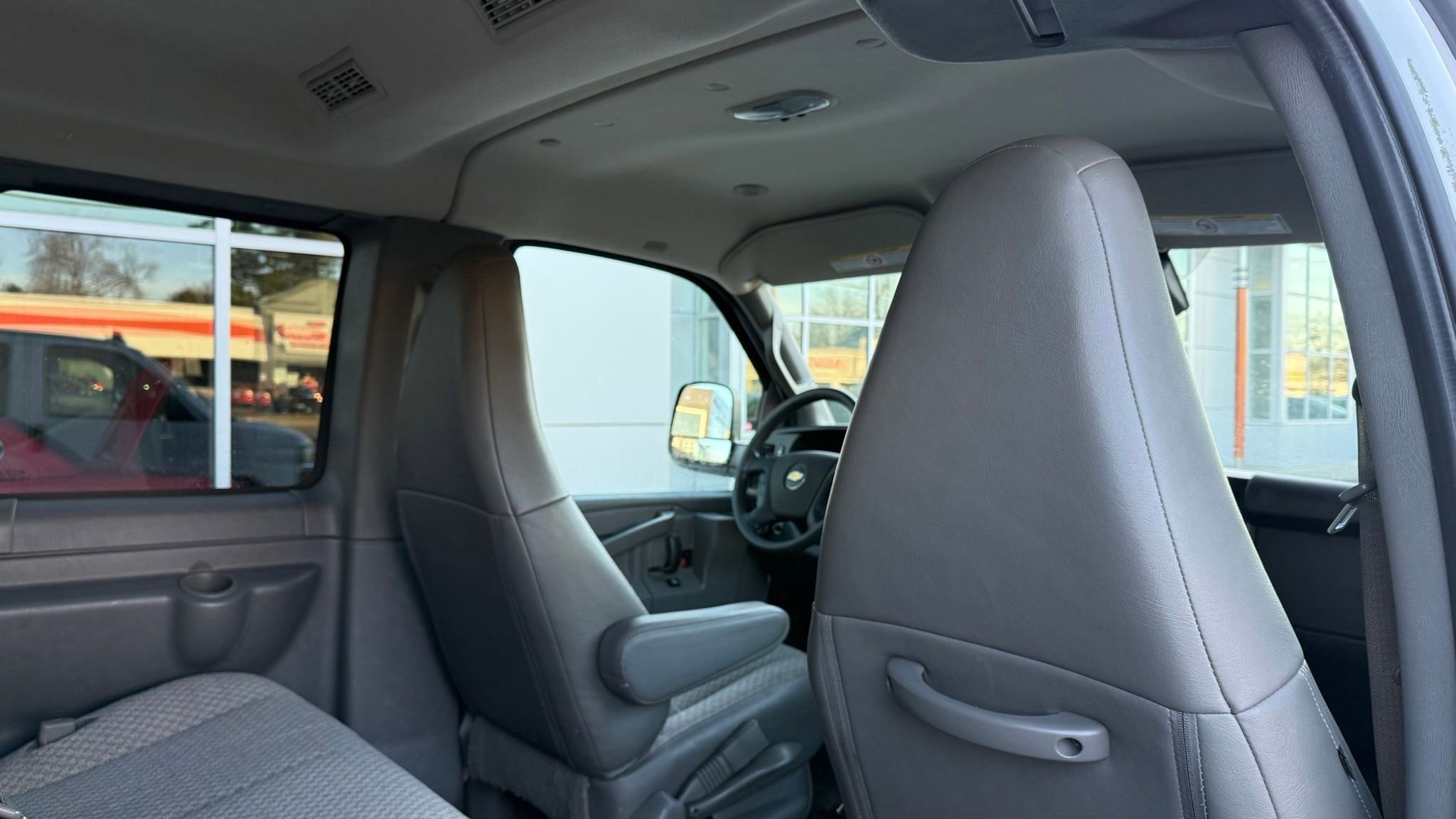 Used 2019 Chevrolet Express 3500 LT w/ LT Preferred Equipment Group image 15