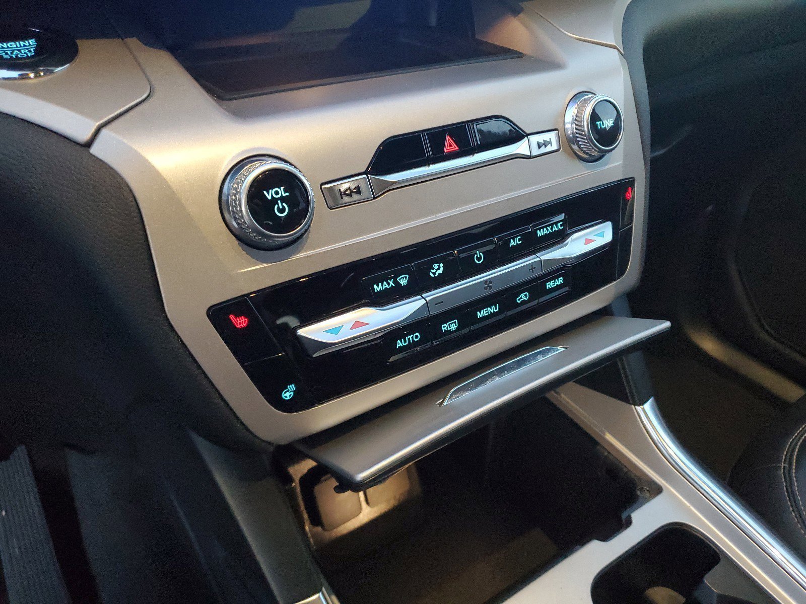 Used 2023 Ford Explorer XLT w/ Equipment Group 202A image 21