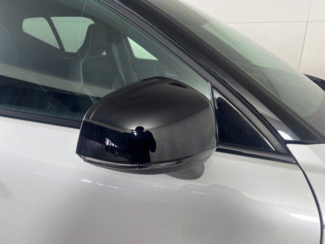 Used 2022 Volvo XC40 T5 R-Design w/ Advanced Package image 10