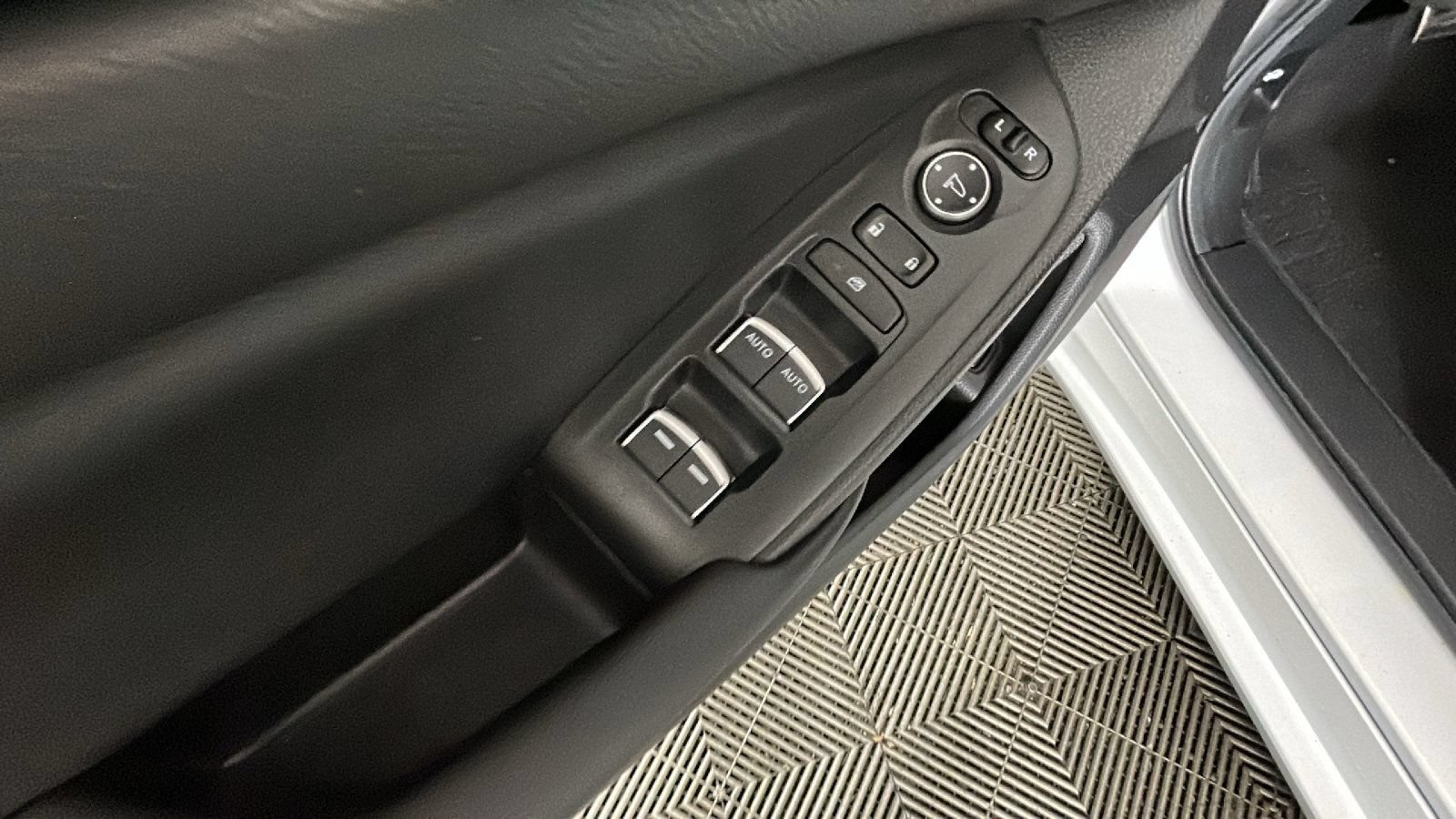 Used 2019 Honda Accord Sport image 11