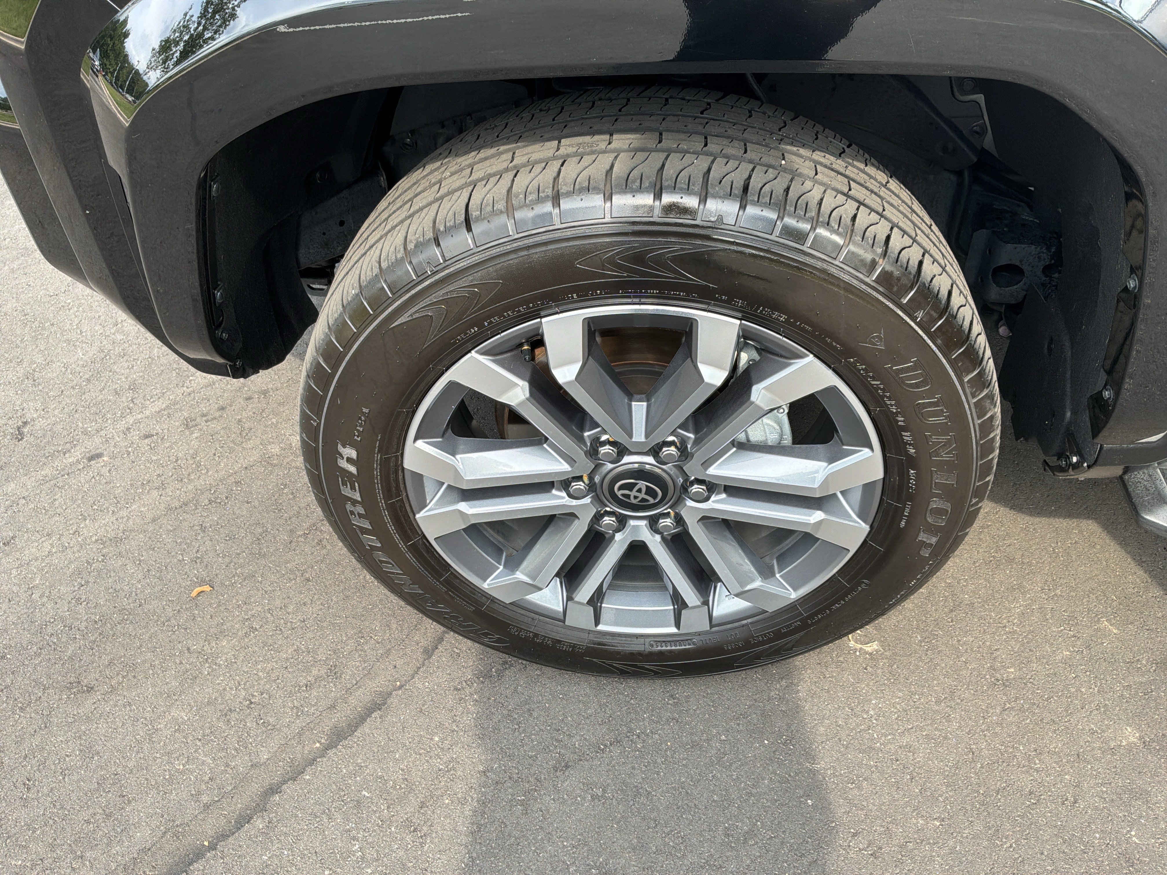 Used 2025 Toyota 4Runner Limited AWD/4WD image 16