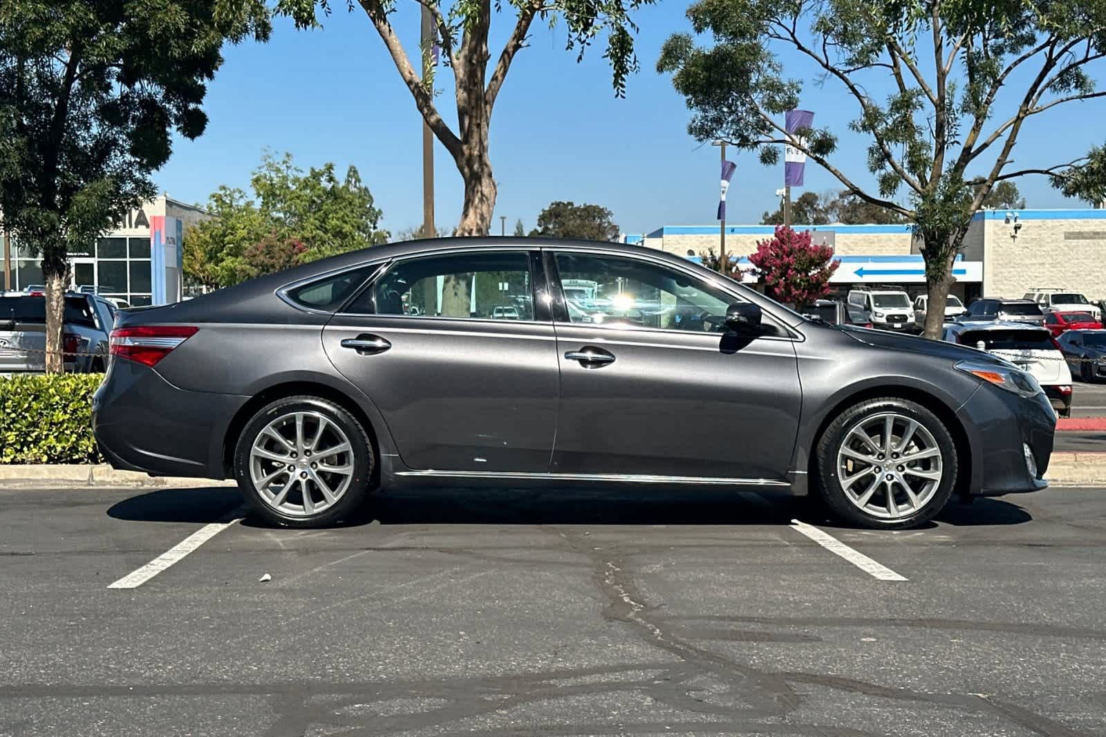 Used 2014 Toyota Avalon XLE Touring FWD image 8