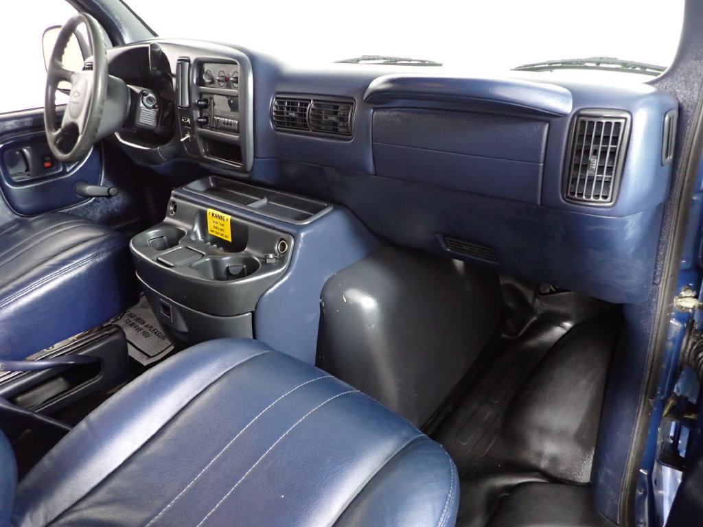 Used 1999 Chevrolet Express 3500 RWD image 35