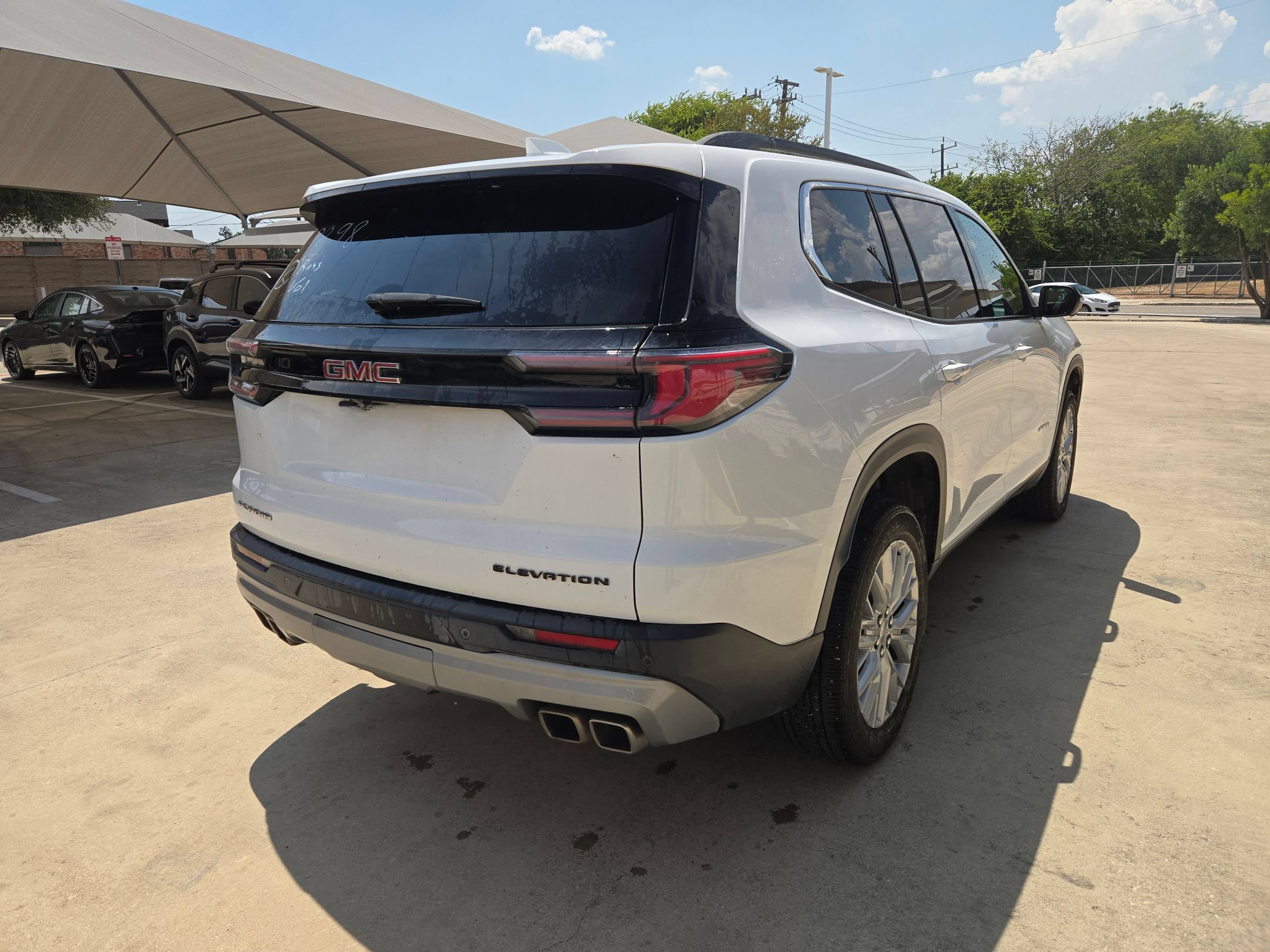Used 2025 GMC Acadia Elevation w/ Elevation Premium Package FWD image 3