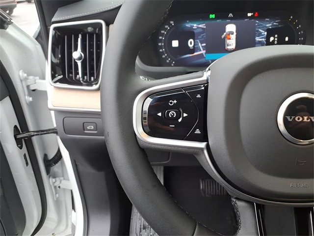 New 2026 Volvo XC90 B6 Plus w/ Protection Package Premier image 14