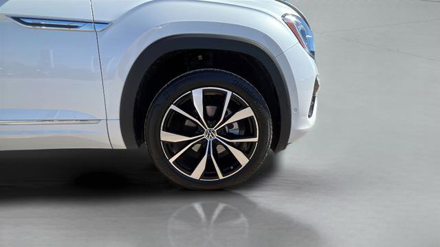 Used 2024 Volkswagen Atlas Cross Sport SEL Premium R-Line image 28