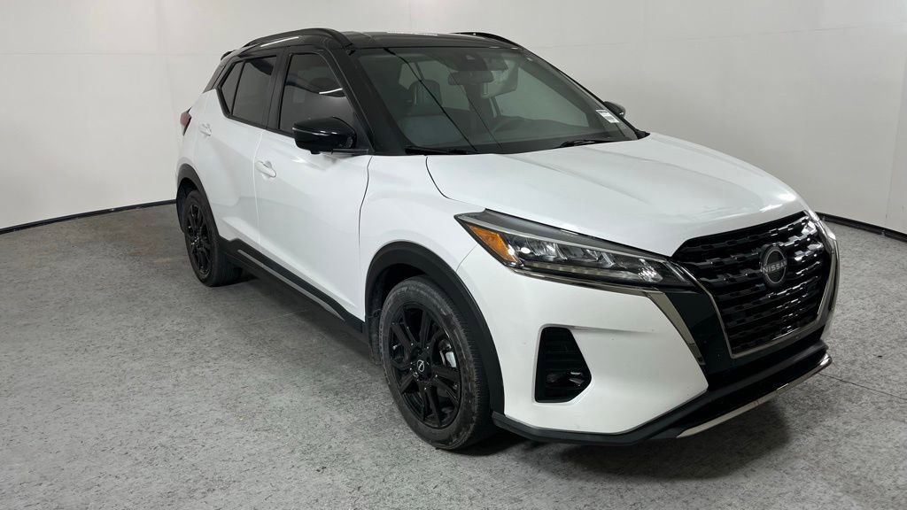 Used 2022 Nissan Kicks SR w/ Premium Package FWD image 1