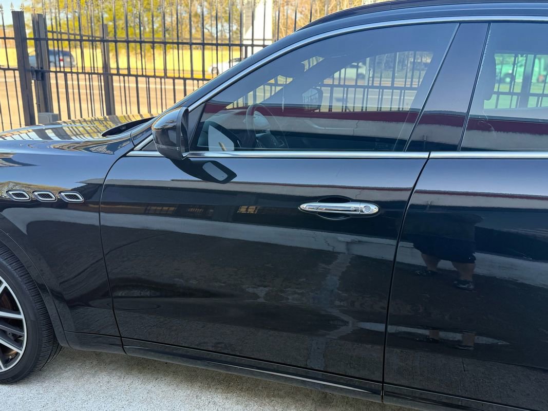 Used 2017 Maserati Levante S AWD/4WD image 4