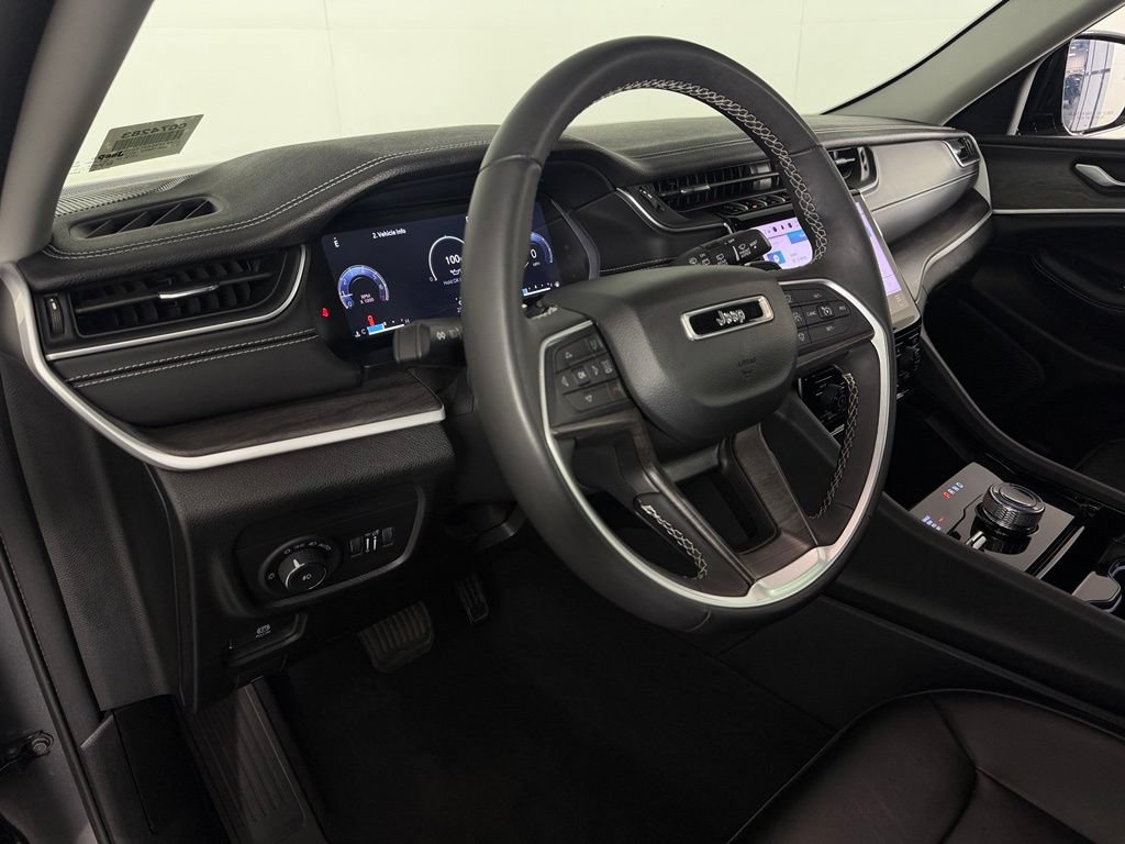 Certified 2023 Jeep Grand Cherokee Limited w/ Black Appearance Package AWD/4WD image 15