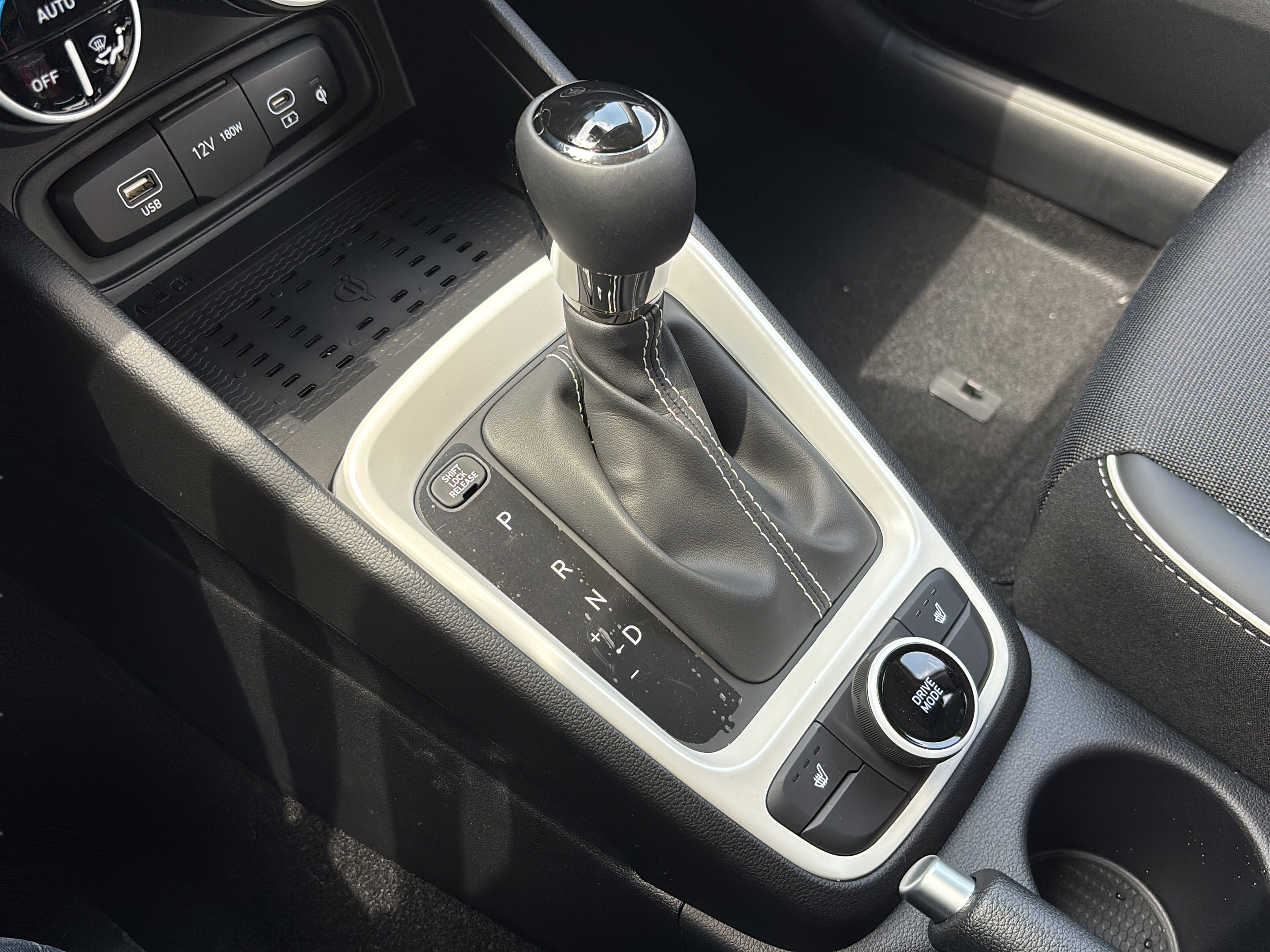 New 2026 Hyundai Venue SEL FWD image 18