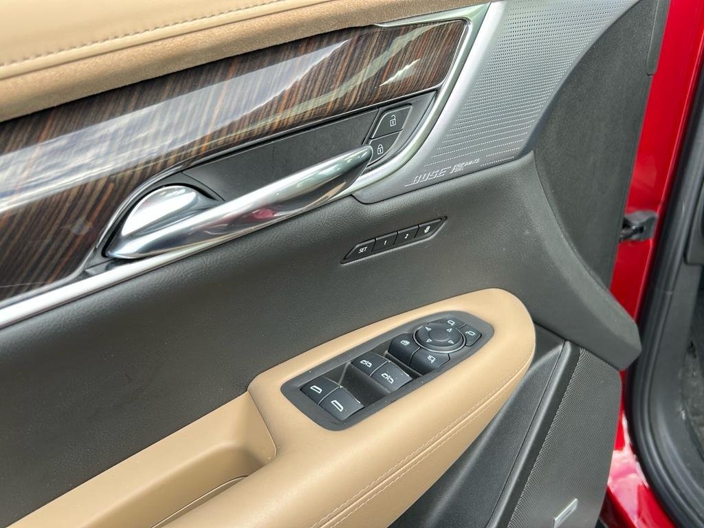 Used 2025 Cadillac XT6 Premium Luxury w/ Platinum Package FWD image 12