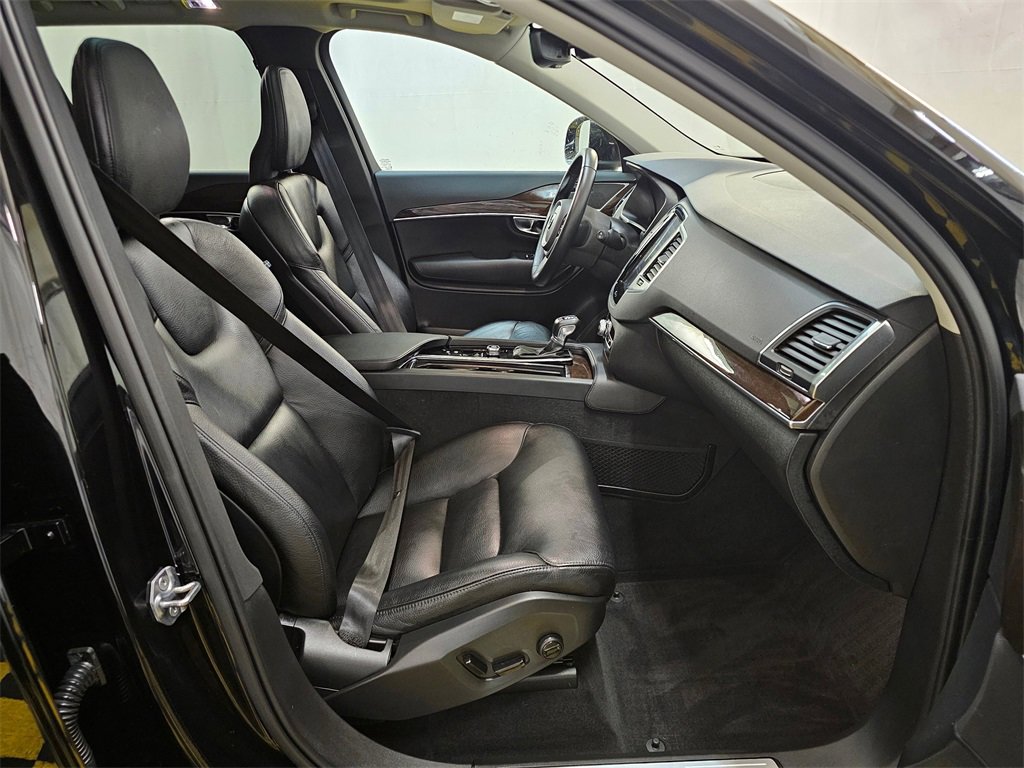 Used 2019 Volvo XC90 T6 Momentum w/ Protection Package image 11