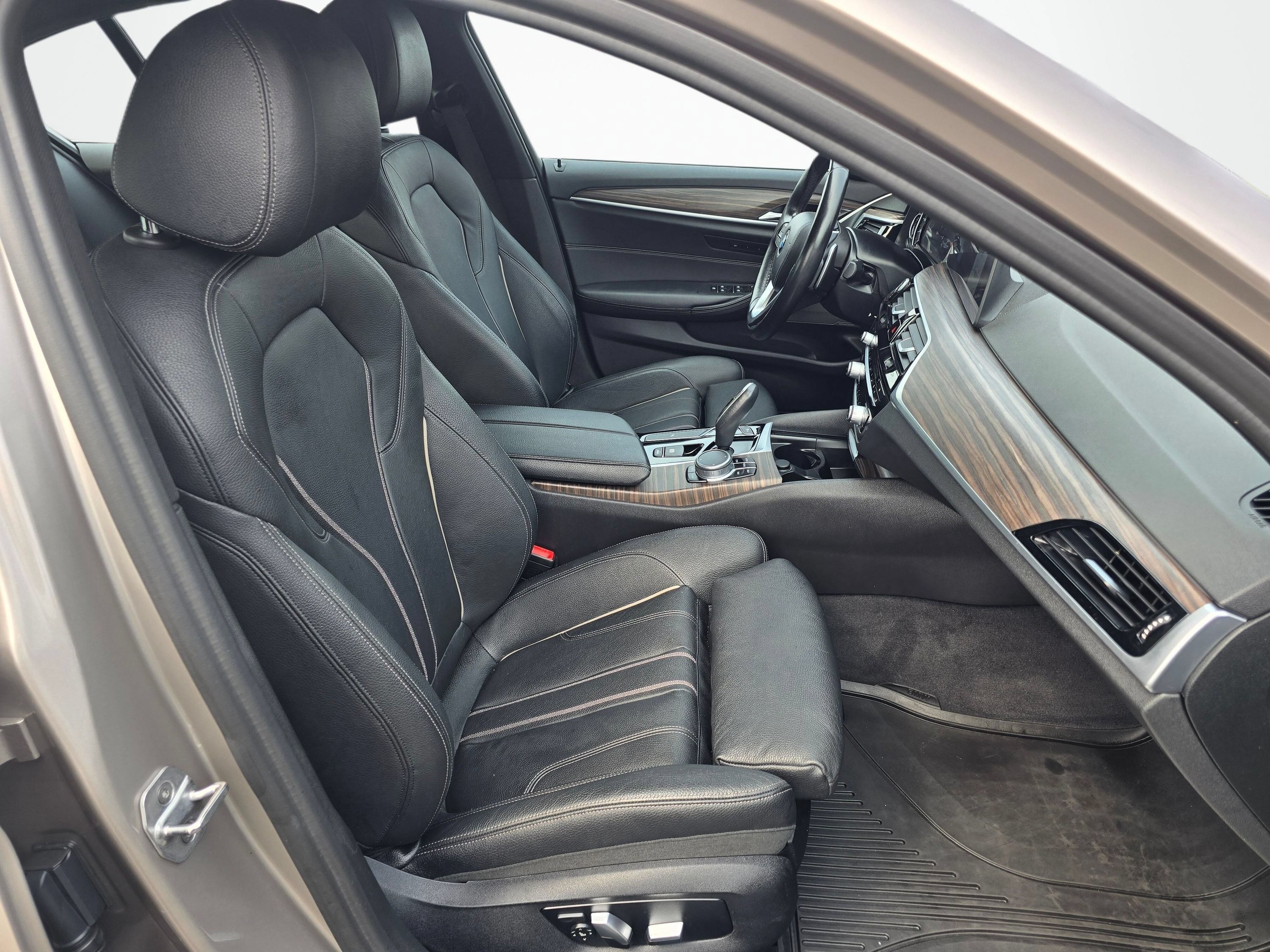 Used 2017 BMW 530i RWD image 25