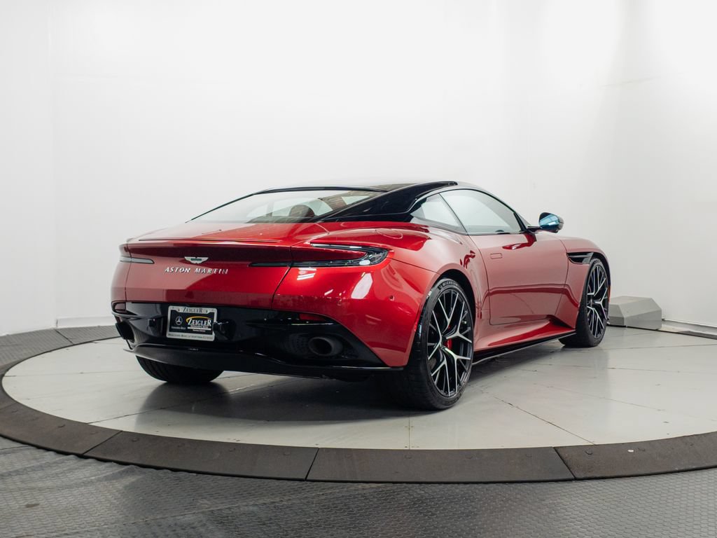 Used 2024 Aston Martin DB12 Coupe RWD image 31