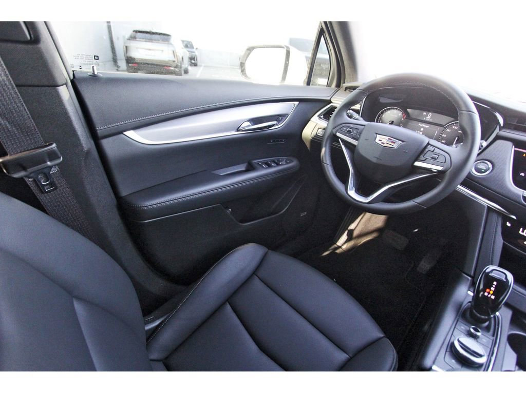 New 2025 Cadillac XT6 Luxury AWD/4WD image 8