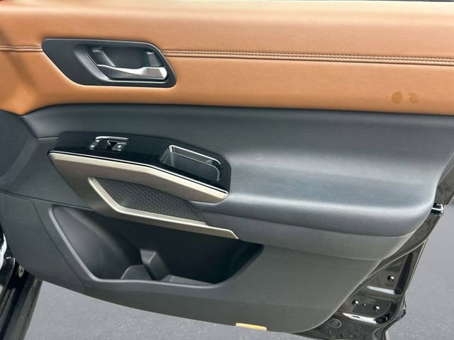 Used 2022 Nissan Pathfinder Platinum w/ Lighting Package (N92) image 24