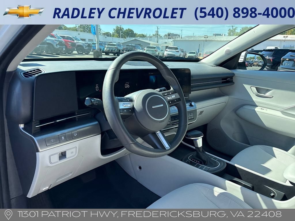 Used 2025 Hyundai Kona SEL FWD image 4
