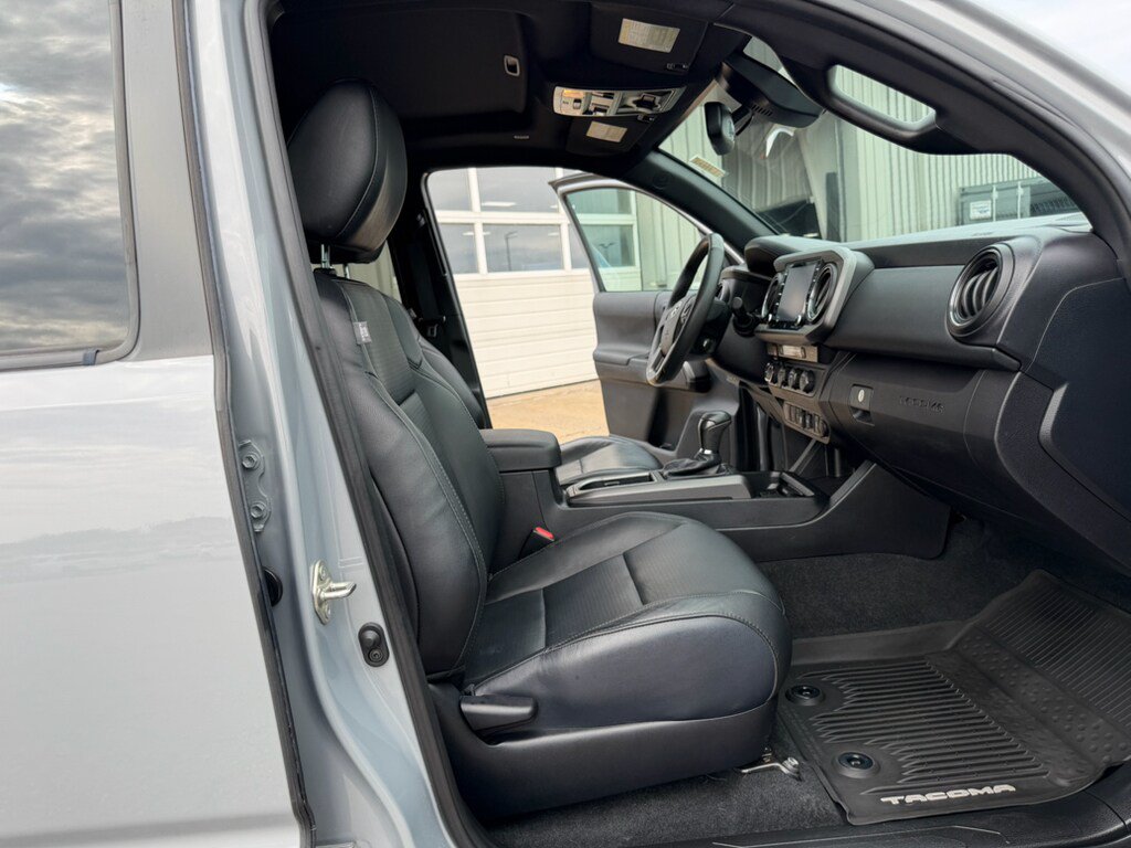 Used 2021 Toyota Tacoma TRD Off-Road w/ TRD Premium Off Road Package AWD/4WD image 12