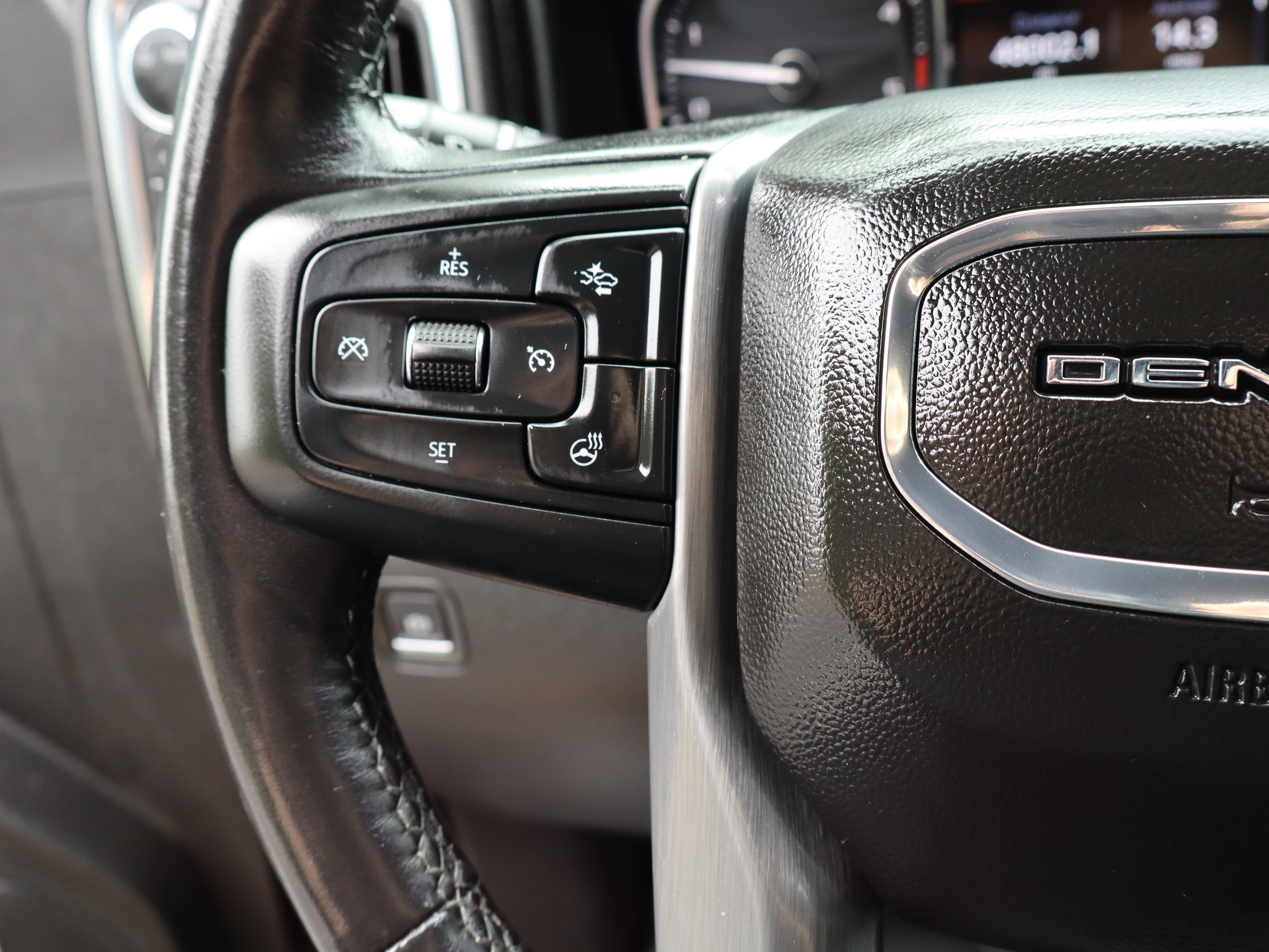 Used 2022 GMC Sierra 3500 Denali w/ Denali Black Diamond Edition AWD/4WD image 25