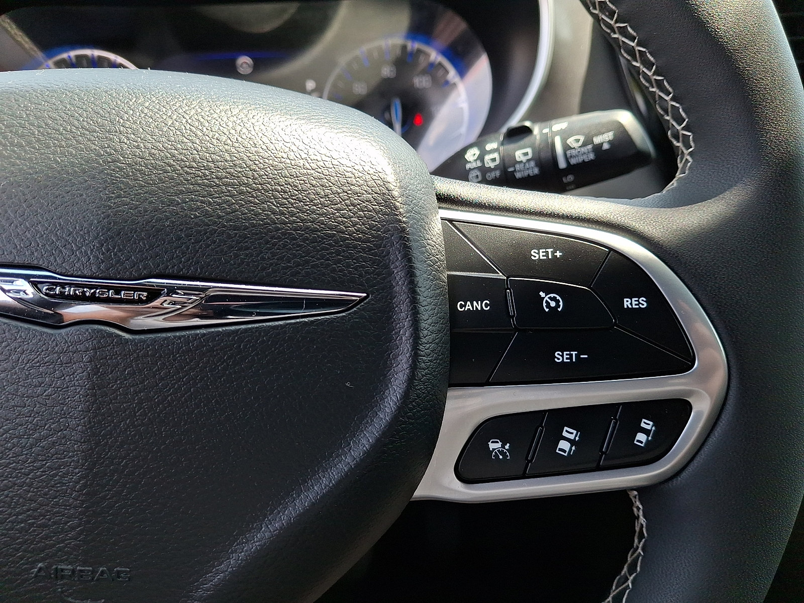 Used 2025 Chrysler Pacifica Select FWD image 18