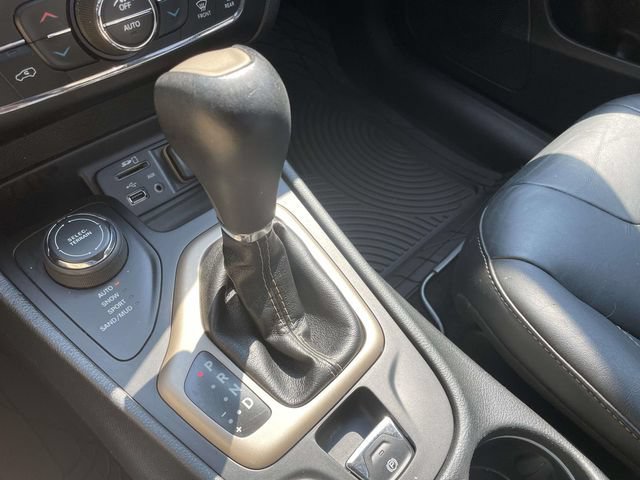 Used 2016 Jeep Cherokee Limited AWD/4WD image 37
