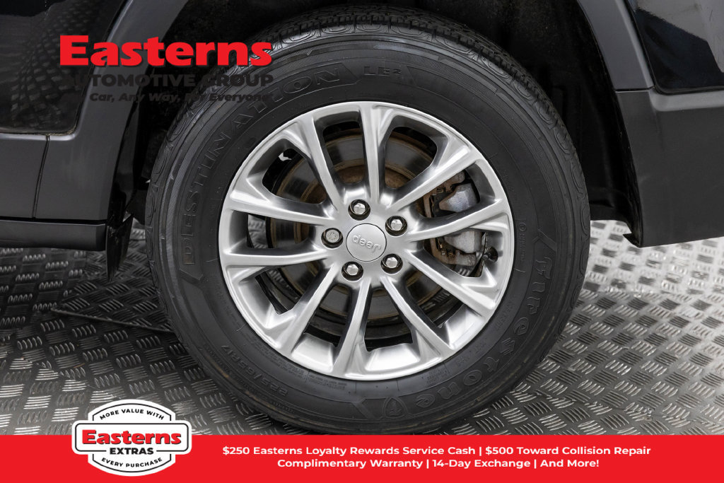 Used 2021 Jeep Cherokee Latitude Plus AWD/4WD image 34