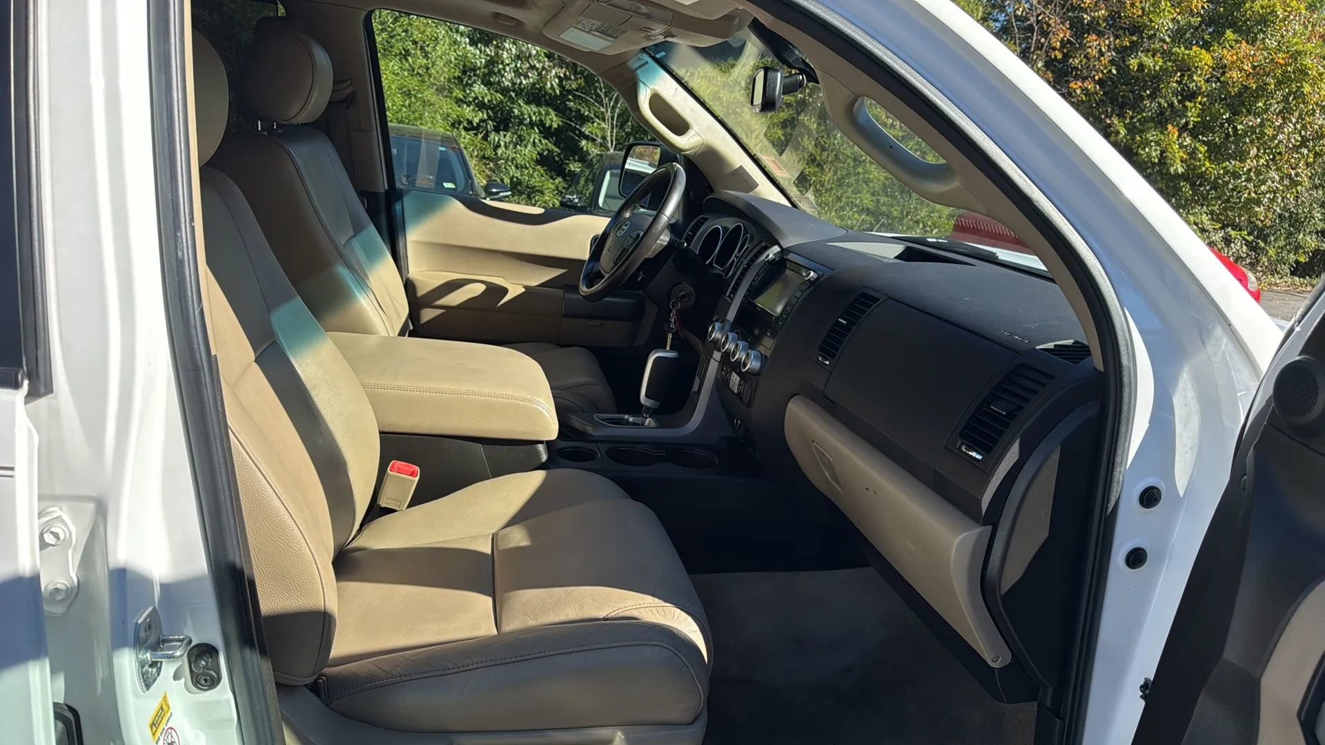 Used 2011 Toyota Sequoia Limited image 12