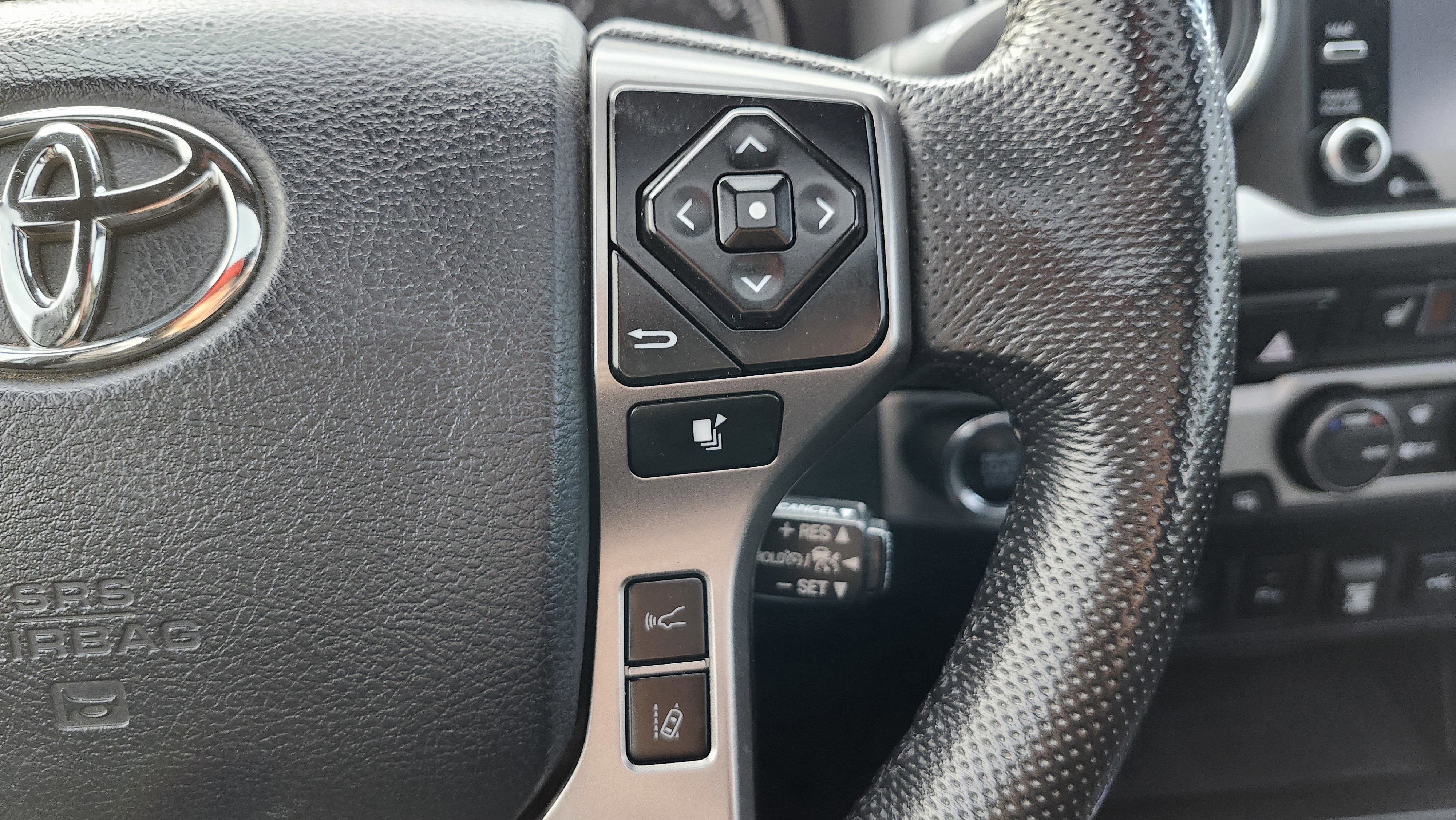 Used 2020 Toyota Tacoma Limited image 35