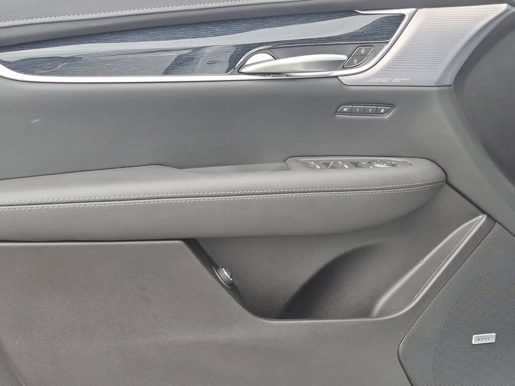 Used 2026 Cadillac XT5 Premium Luxury w/ LPO, ONYX Package FWD image 15