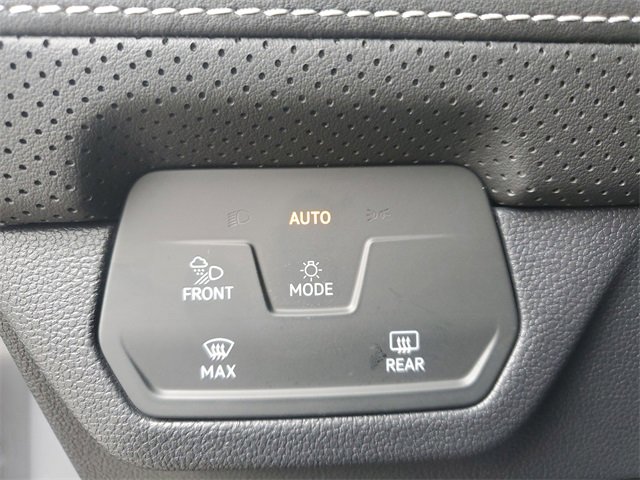 Certified 2025 Volkswagen Atlas Cross Sport SE image 30