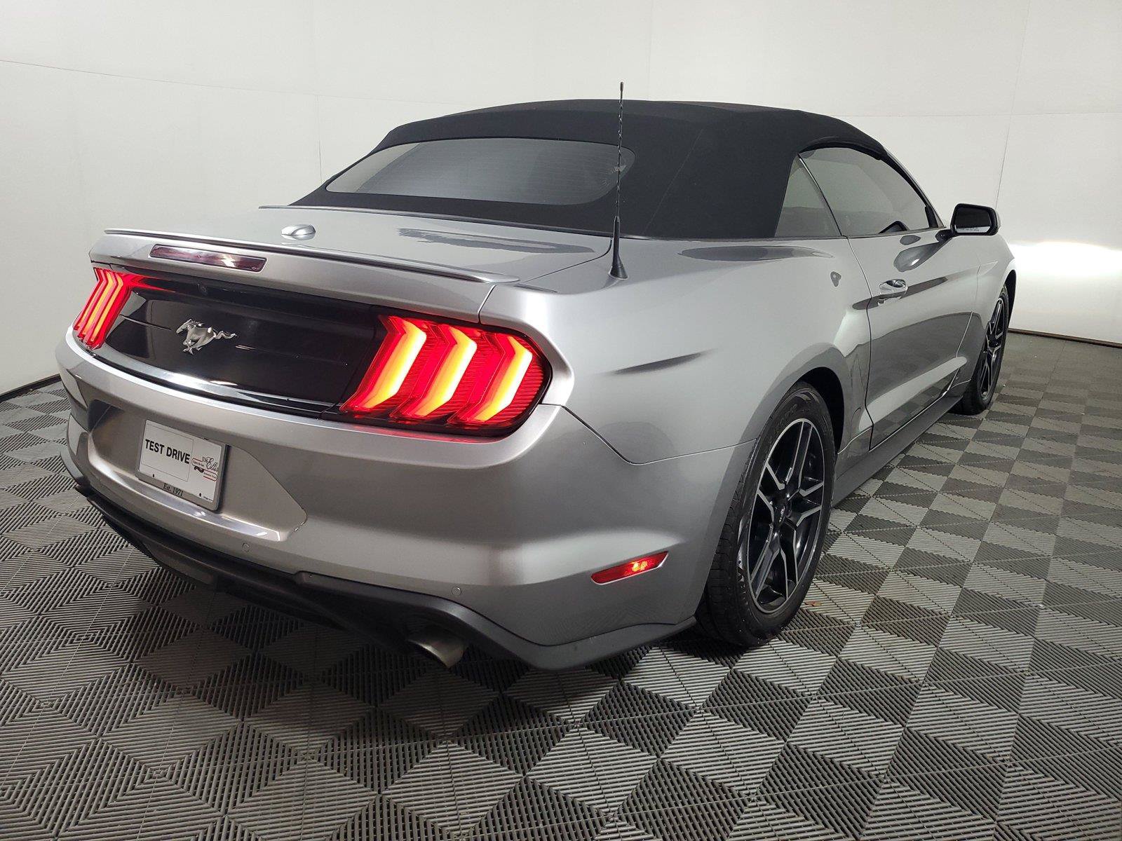 Used 2021 Ford Mustang Premium RWD image 7