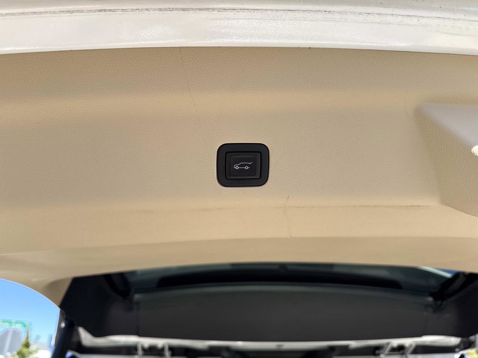 Certified 2024 Cadillac Escalade Premium Luxury image 12