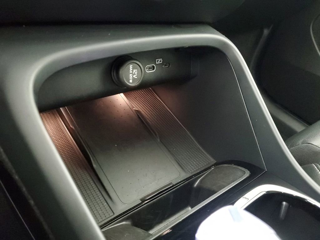 Certified 2025 Volvo XC40 B5 Plus image 33