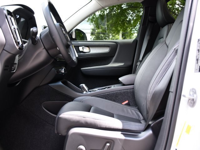 New 2025 Volvo XC40 B5 Plus w/ Protection Package Premier image 12