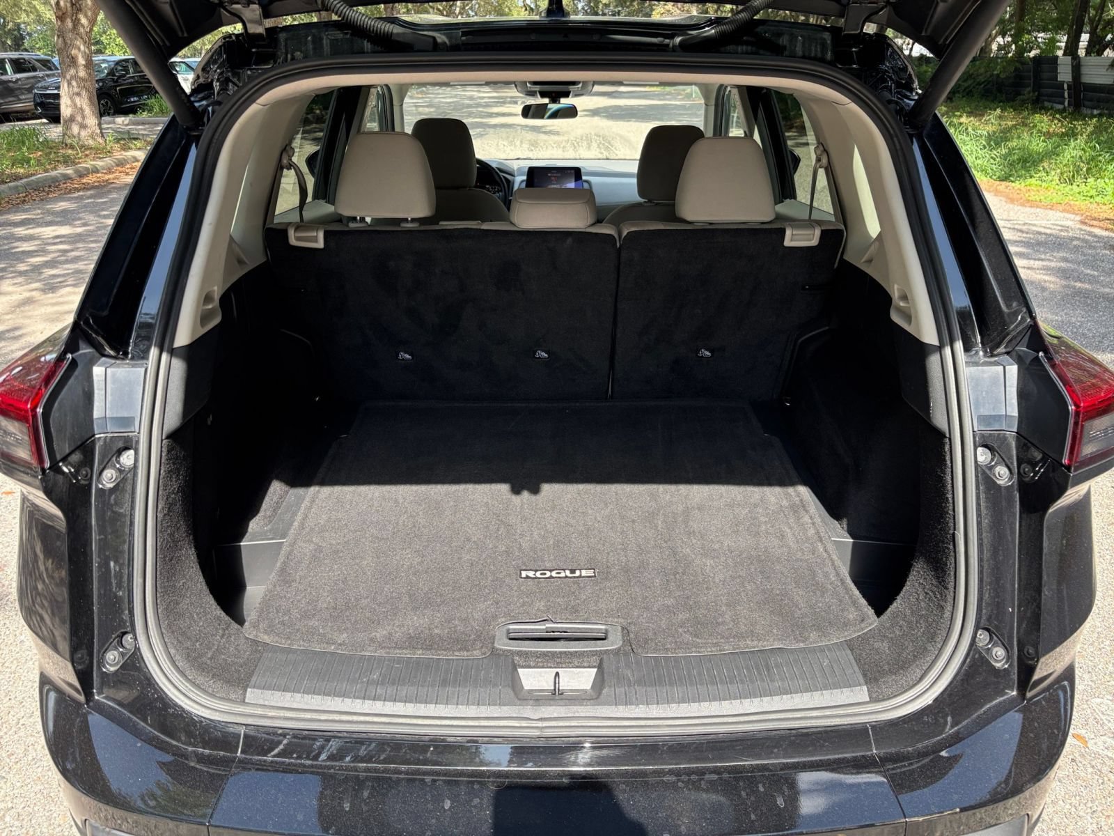 Used 2025 Nissan Rogue SV FWD image 27