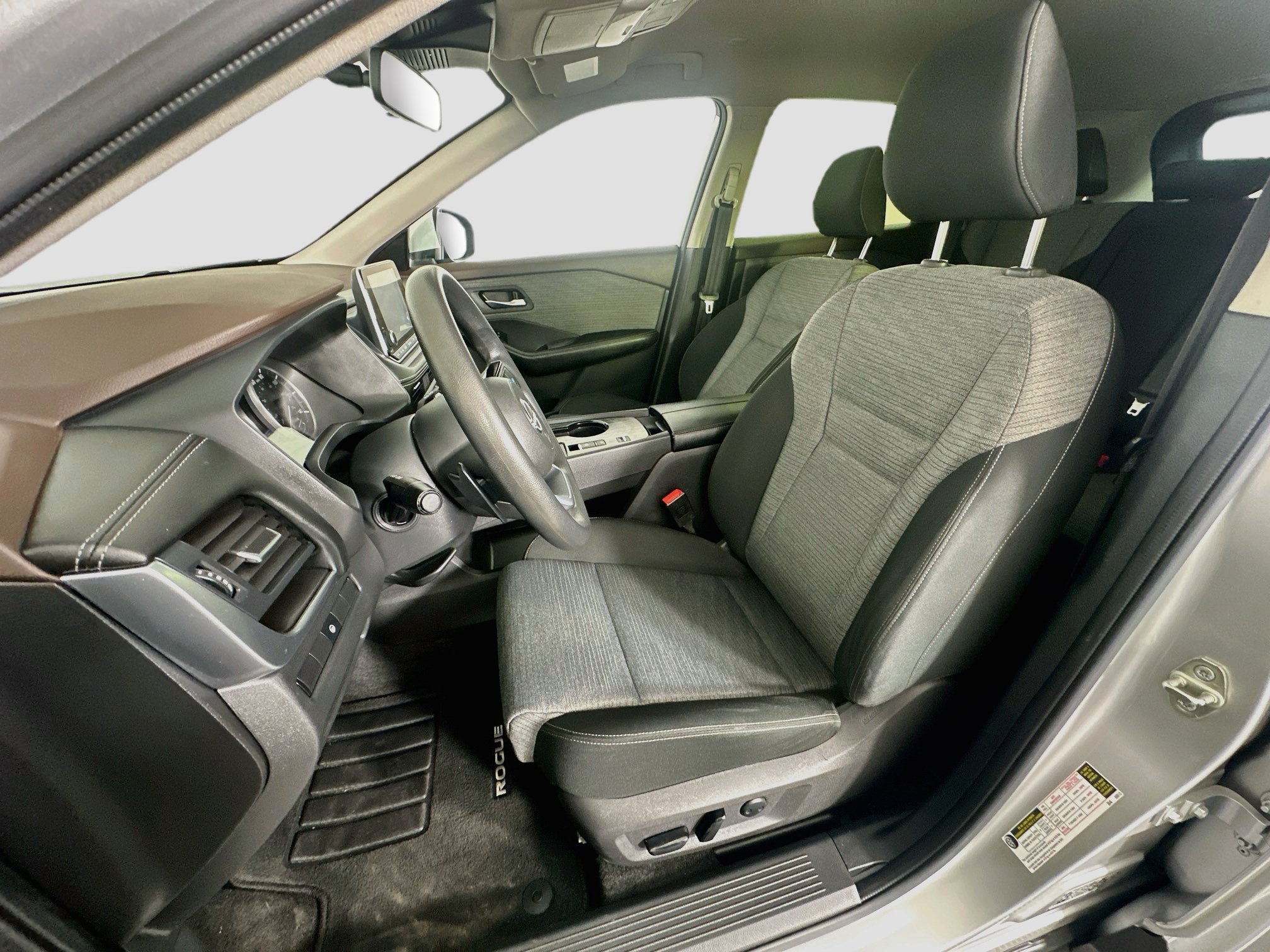 Used 2023 Nissan Rogue SV FWD image 13