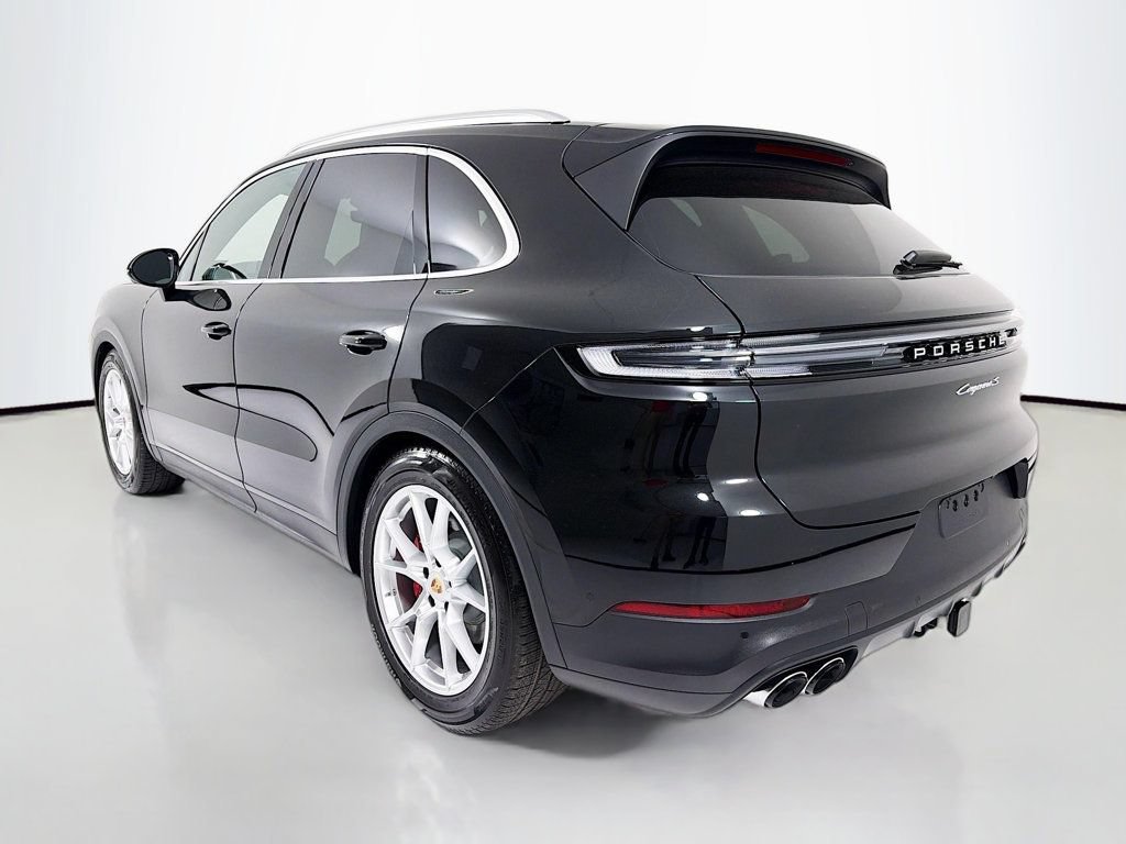 Certified 2025 Porsche Cayenne S AWD/4WD image 3