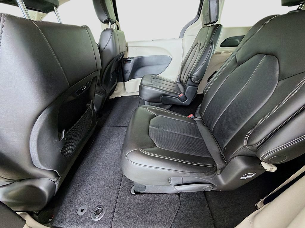 Used 2023 Chrysler Pacifica Touring-L AWD/4WD image 25