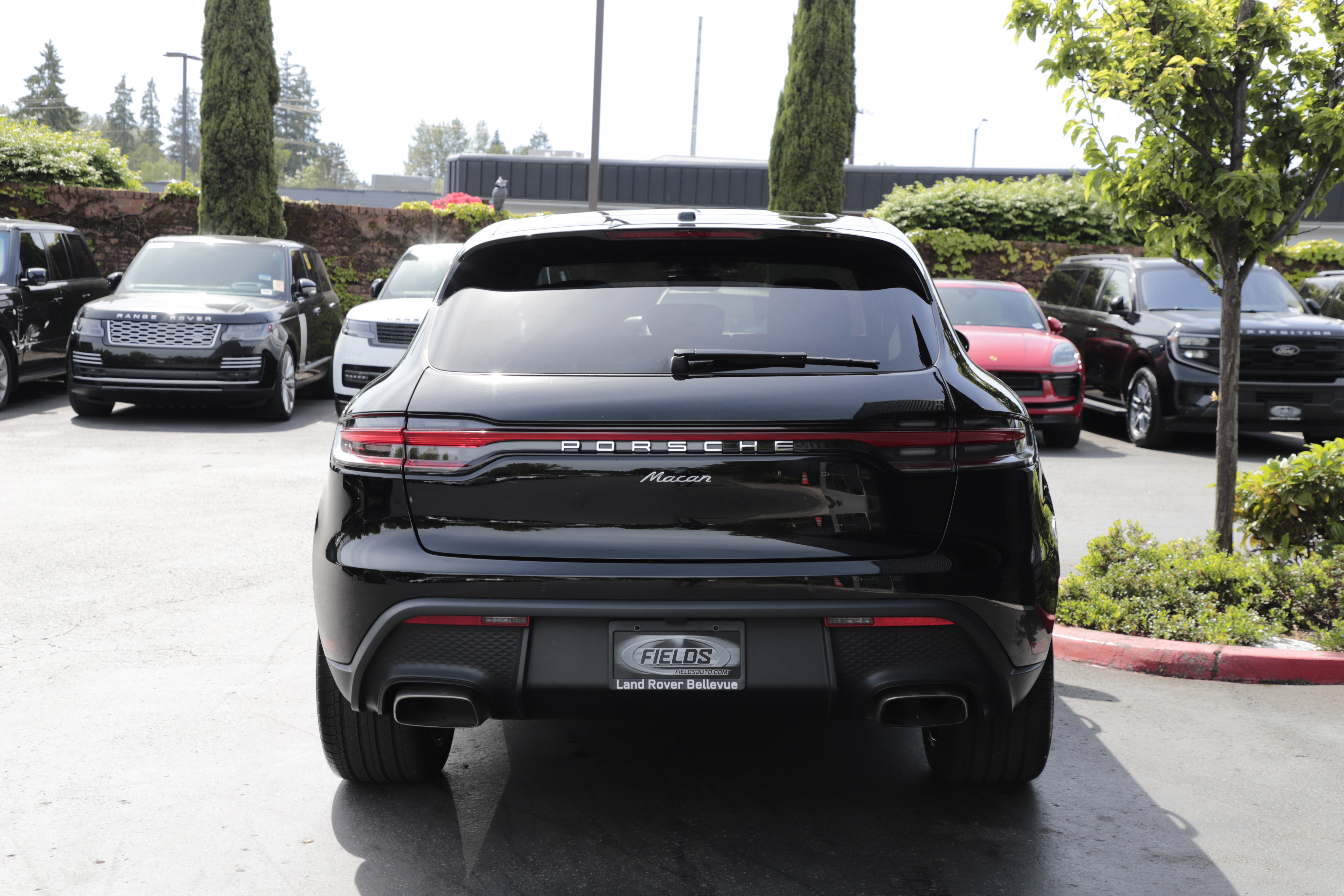 Used 2025 Porsche Macan AWD/4WD image 7