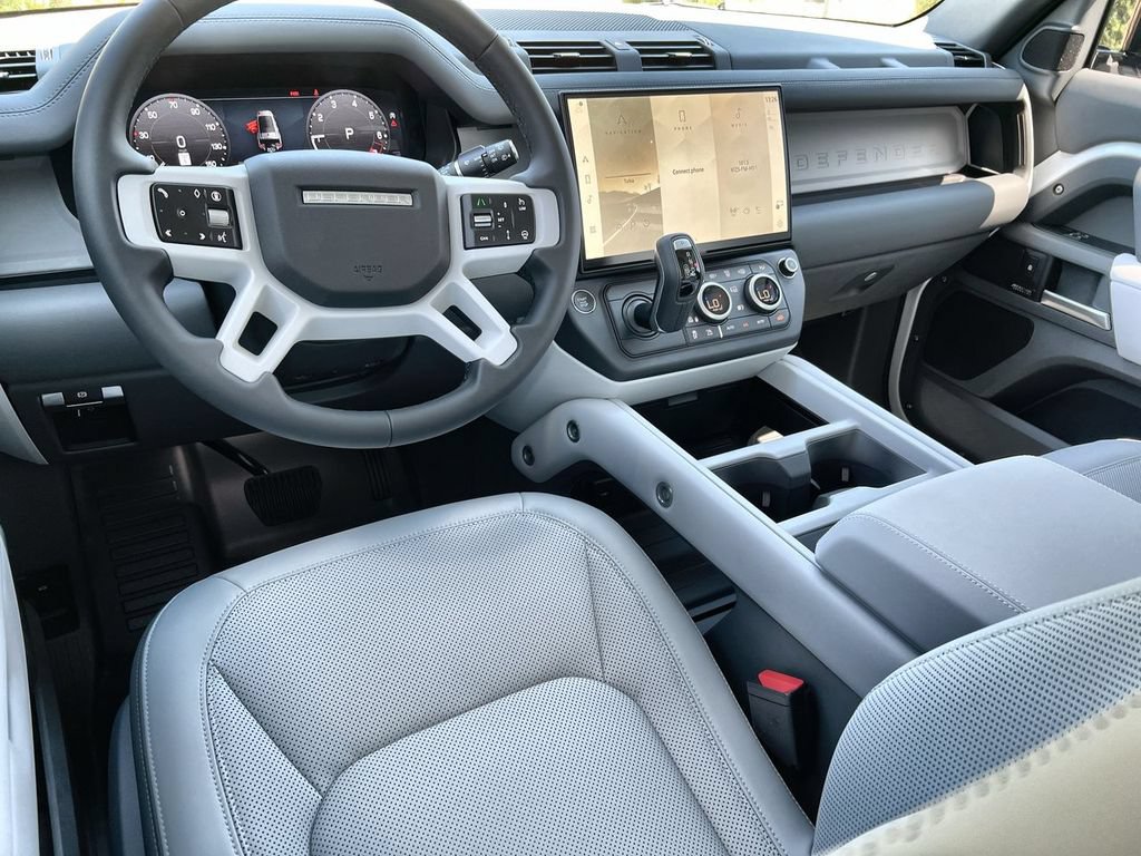 New 2026 Land Rover Defender 130 X-Dynamic SE AWD/4WD image 13